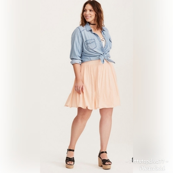 *Torrid EMBROIDERED GAUZE SKATER SKIRT - Picture 1 of 3